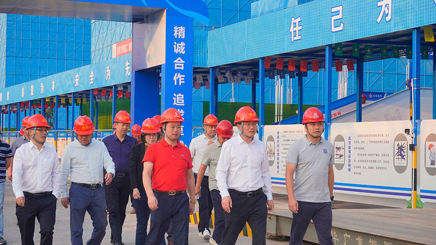 常務(wù)副市長(zhǎng)張新宇一行到 金華市外國(guó)語學(xué)校新建項(xiàng)目調(diào)研督導(dǎo)